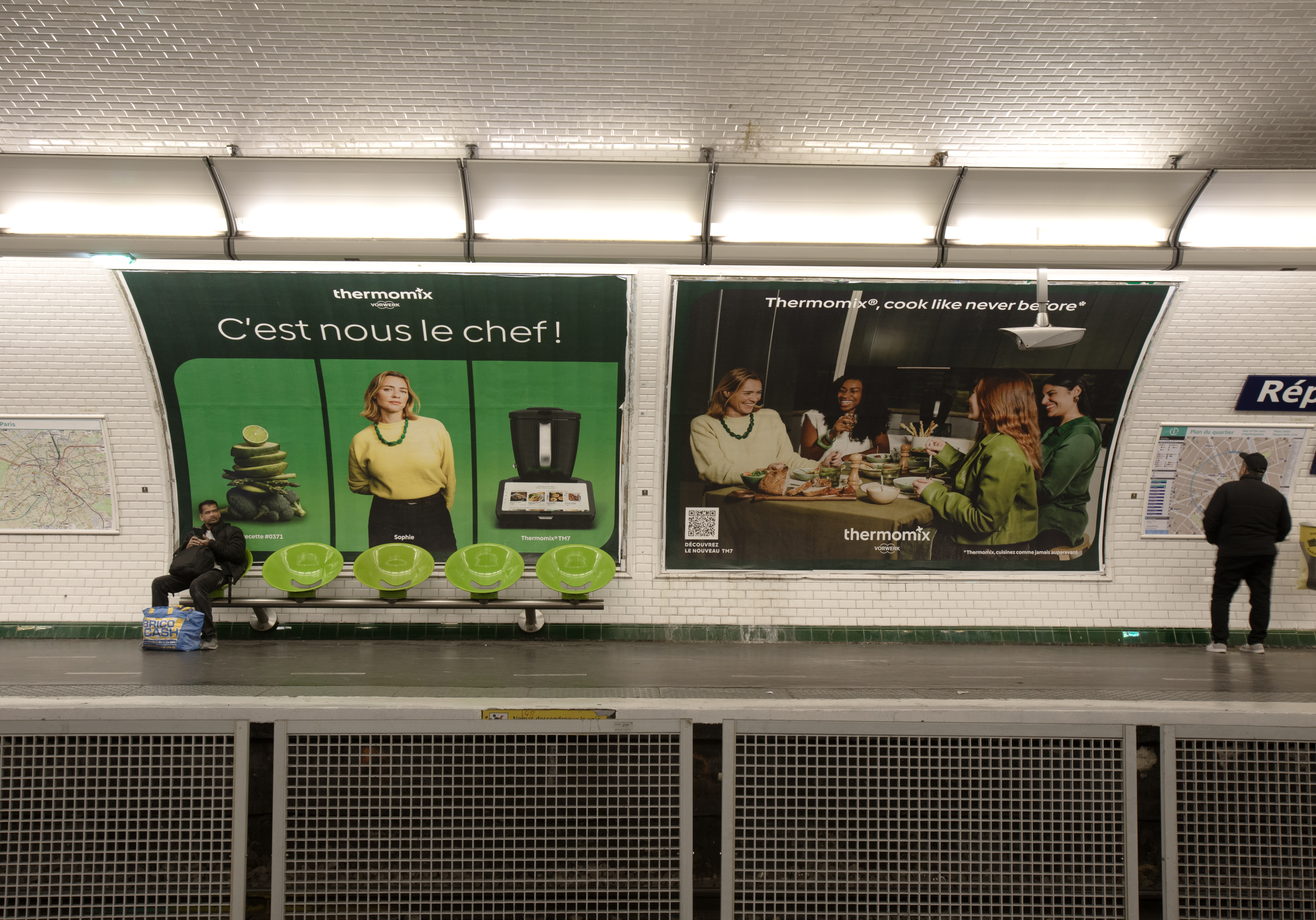 Thermomix campaign on Paris metro platform
