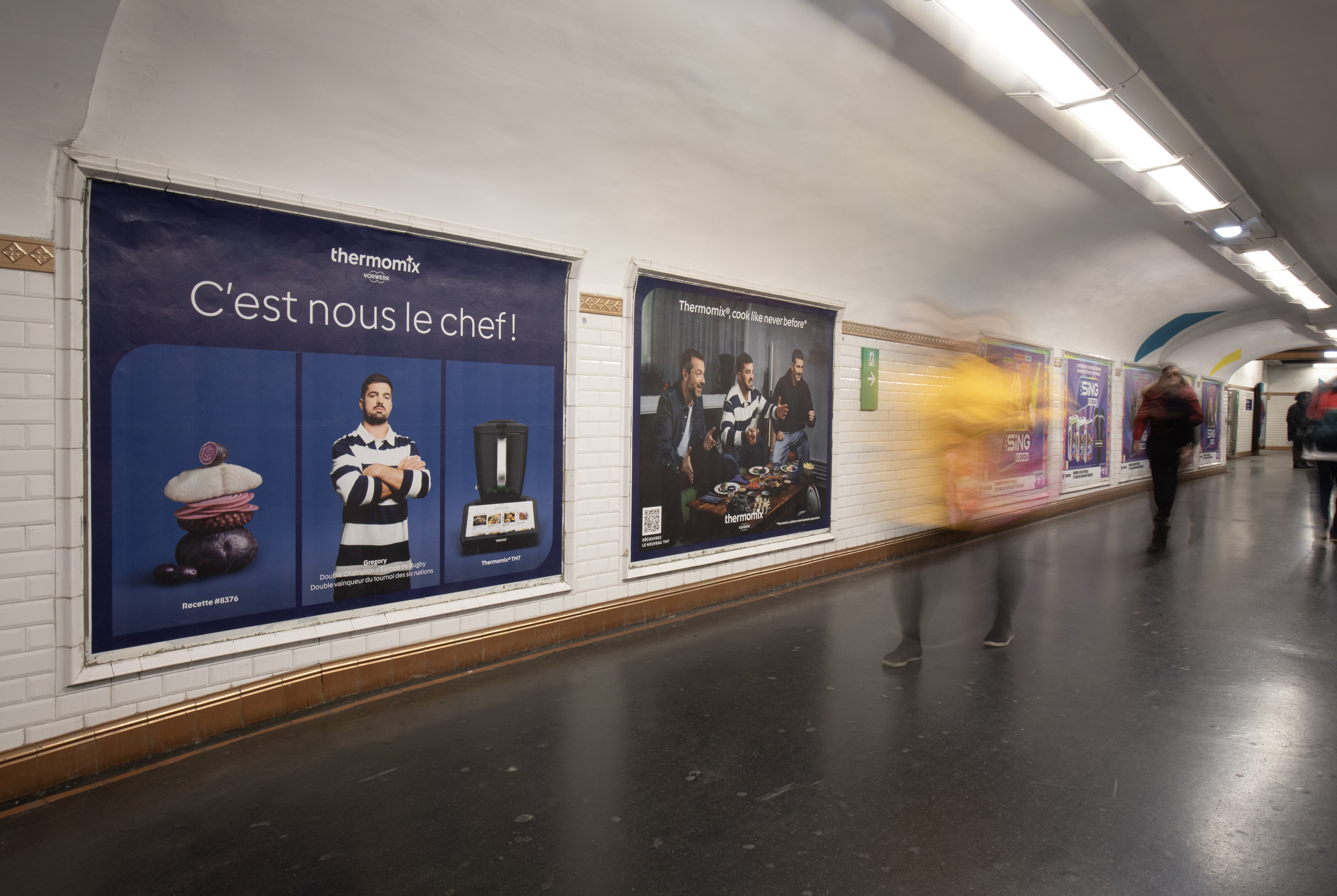 Thermomix campaign on Paris metro platform
