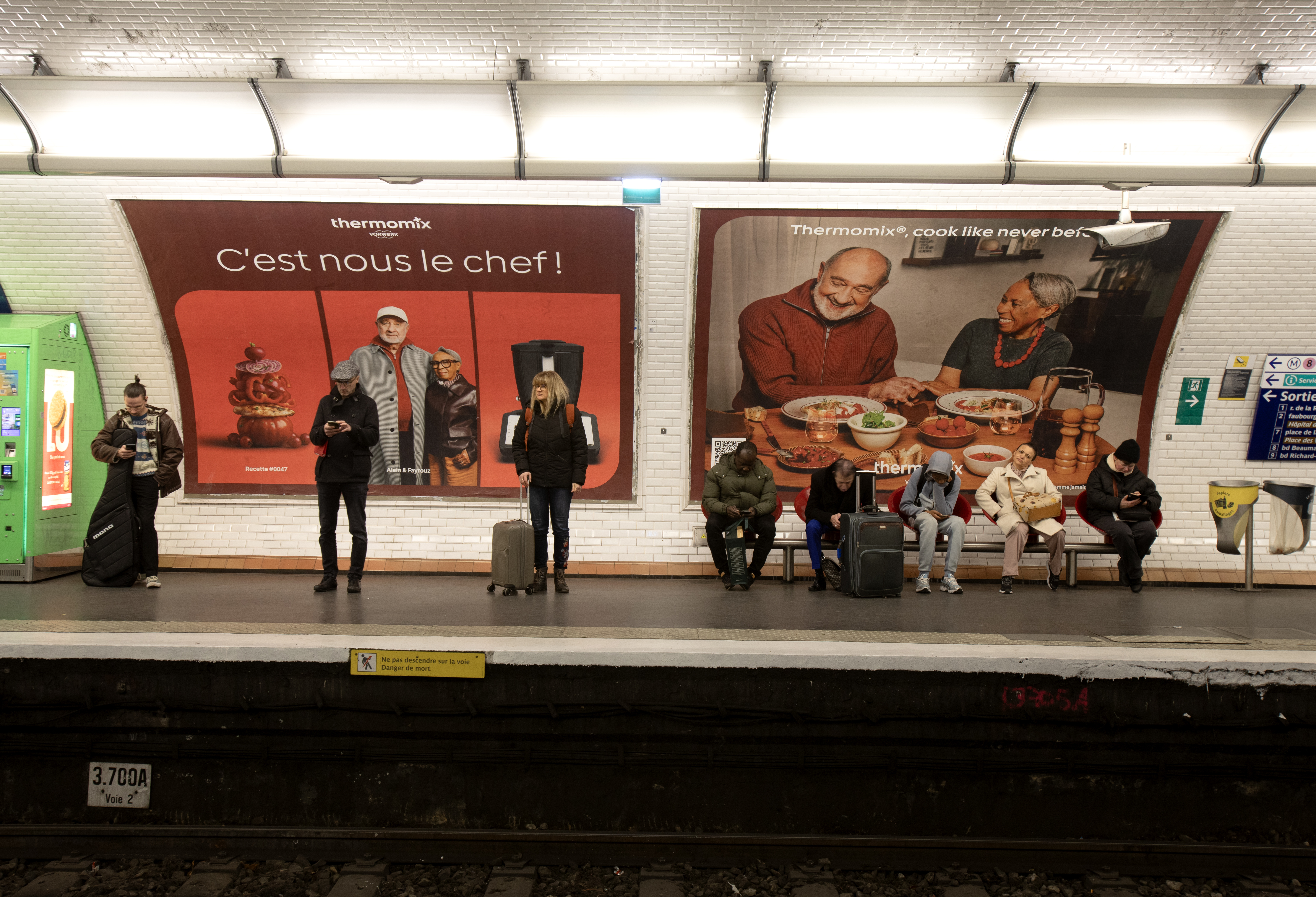 Thermomix campaign on Paris metro platform