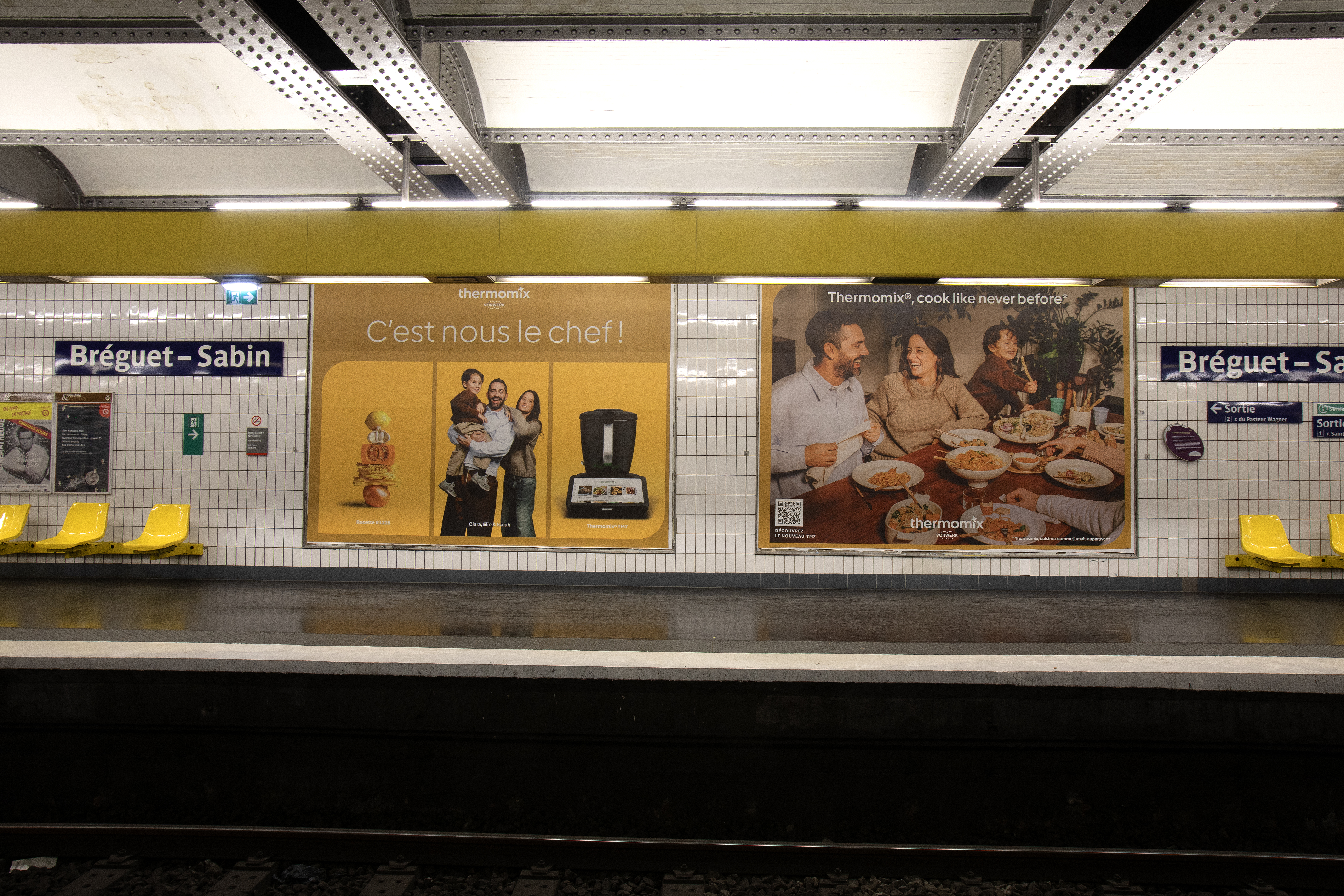 Thermomix campaign on Paris metro platform